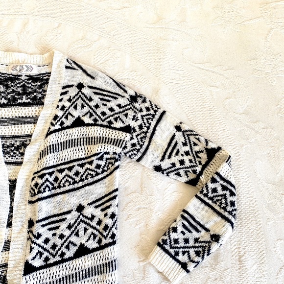 Like-New Black + White Tribal Cardigan - Picture 5 of 7
